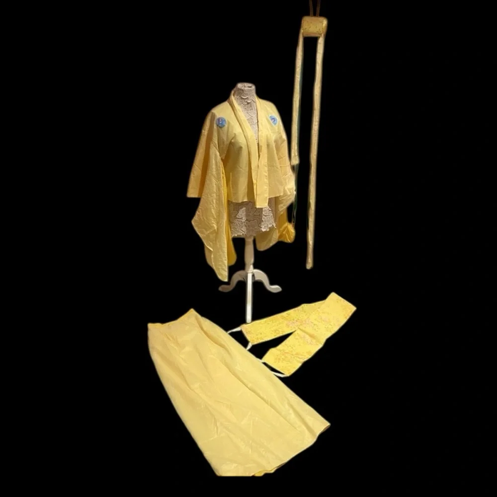 Vintage theatrical 🎭 kimono and accessories